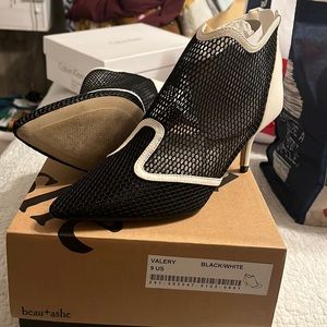 Shoedazzle beau+ashe Valery black and white bootie mesh heel size 9 brand new